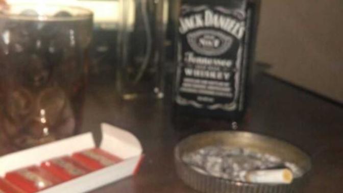 Alkol sever misiniz? İnsanı bazen çok rahatlatıyor.. Özellikle Jack Daniel's.. Sever misiniz?