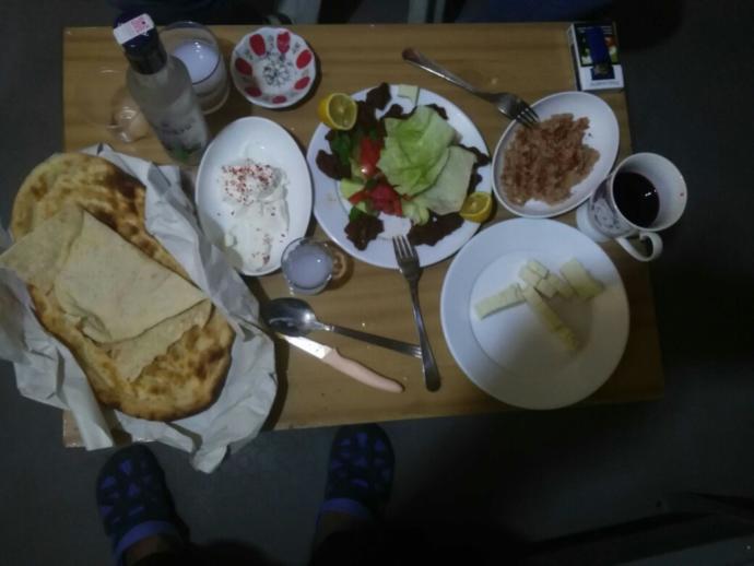 Arkadaslar buyrun gariban sofrasi?
