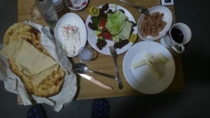 Arkadaslar buyrun gariban sofrasi?