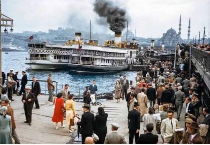 Eskiden İstanbul'da modern giyim ve cok durust insanlar varmis sizce şimdi neden yok?