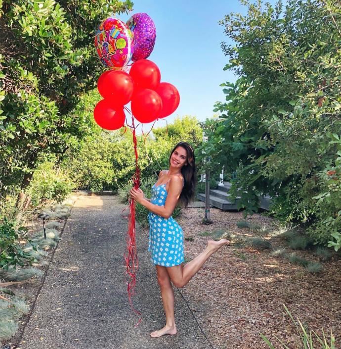 Sara Sampaio sizce güzel mi?