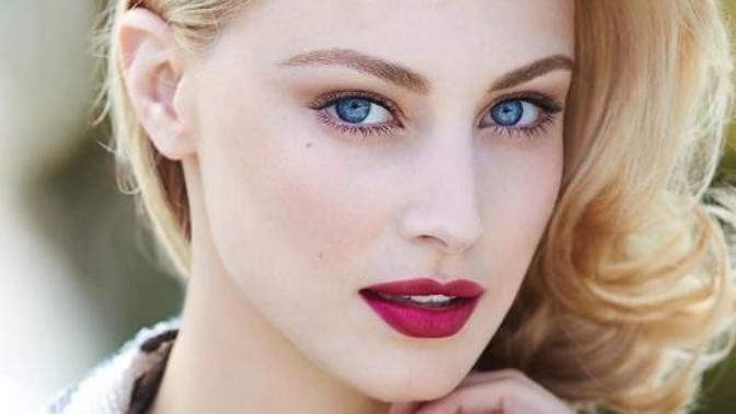 Scarlett Johansson mu, Sarah Gadon mu?