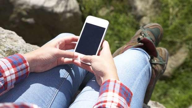 Telefonunuzu iki elle mi yoksa tek elle mi kullanıyorsunuz?