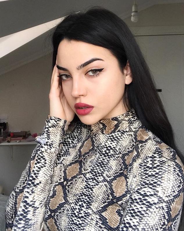 Bu Kızlardan Hangisi Daha Güzel 🤔💙🤔💙🤔💙🤔💙🤔?