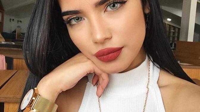 Bu Kızlardan Hangisi Daha Güzel 🤔💙🤔💙🤔💙🤔💙🤔?