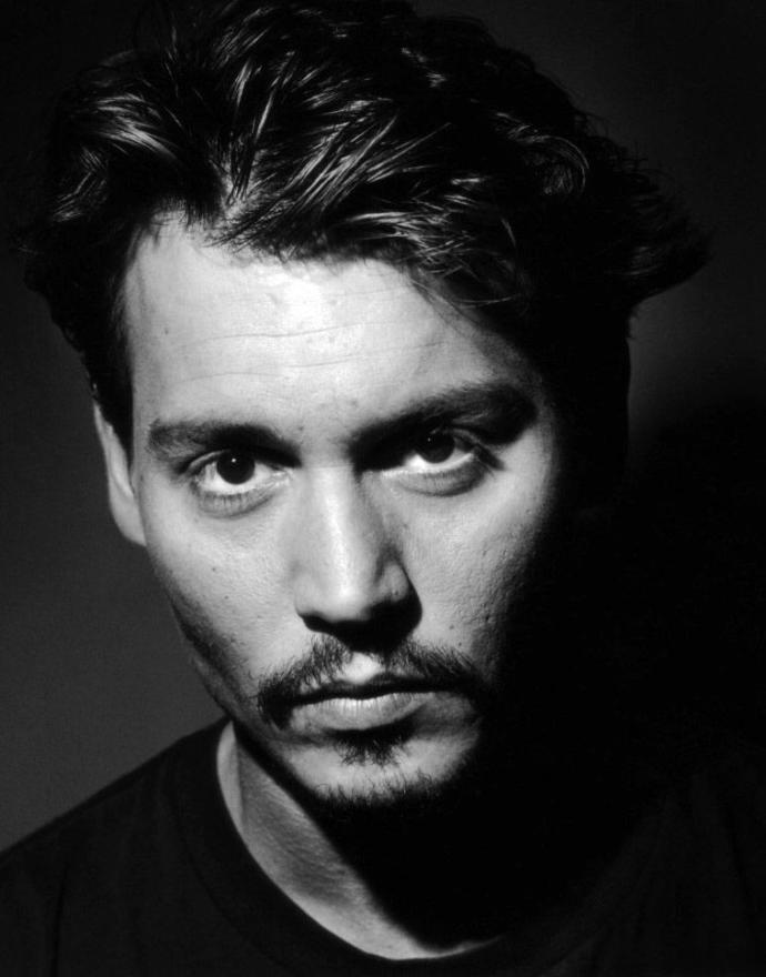 Johnny Depp’in gencligine bakin dunyanin en yakisikli erkegi degil mi sizce?