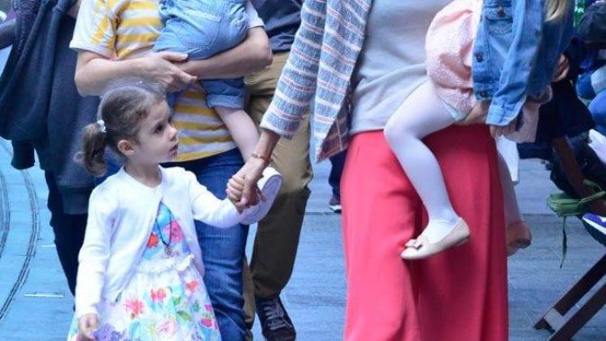 Kızlar, sizce de Yasemin Ergene Özilhan harika bir anne ve eş değil mi?