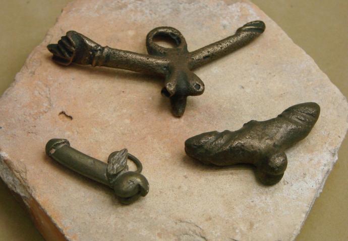 İlk dildo bundan yaklaşık 32 bin sene önce silt taşından yapılmış. Sizce o günden bu güne ne değişti?