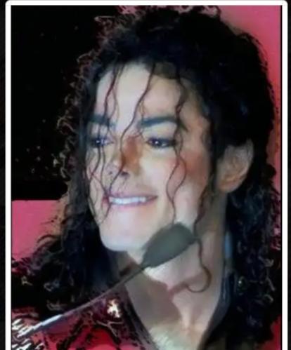 Michael Jackson bu saçlar ve bakışlarla ne kadar muhteşem göründüğünün farkında mısın😍💖?