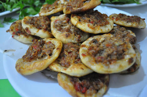 Bir oturuşta 17 tane fındık lahmacun yiyen kıza, ilk buluşmadan sonra nasıl hitap edersin?