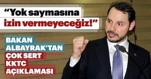 Erkeklerin fiziksel cazibesinde oturuş biçimleri büyük önem taşır. Sizce hangisinin oturuşu daha seksi ve karizmatik?