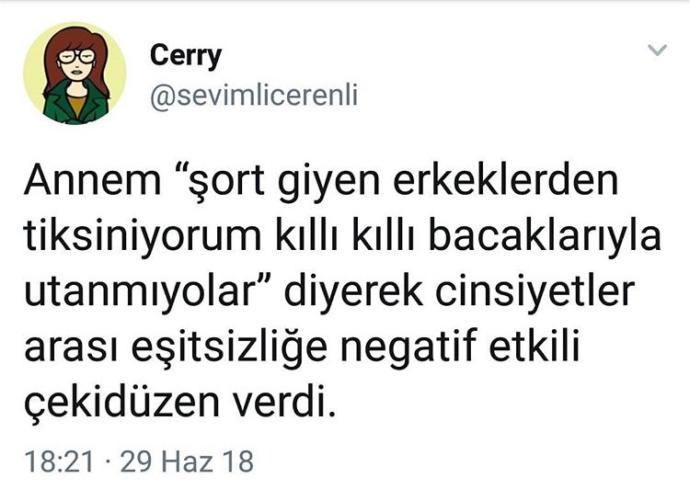 Erkeklerin kıllı bacaklarını umursamayıp, şort giymesine tepki gösterir misiniz?