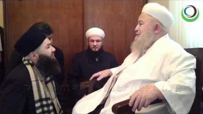 Kula kulluk etmek, bir başkasının elini eteğini öpmek günaha girmek demek olmuyor mu? Sadece Allah'a biat edilmesi gerekmiyor mu?