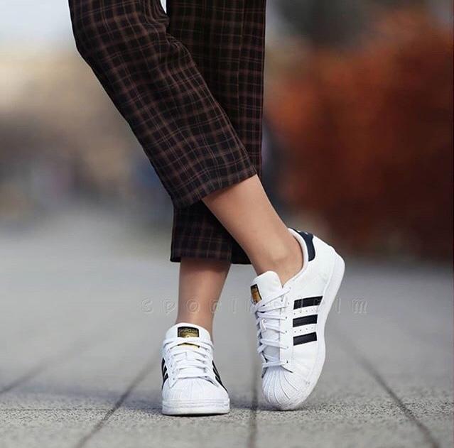 Adidas Süperstar’ın modası artık geçti mi? “Artık görmekten bıktım” dediğiniz  bir  model mi oldu, yoksa hala çok mu beğeniyorsunuz?