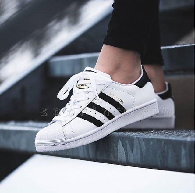 Adidas Süperstar’ın modası artık geçti mi? “Artık görmekten bıktım” dediğiniz  bir  model mi oldu, yoksa hala çok mu beğeniyorsunuz?