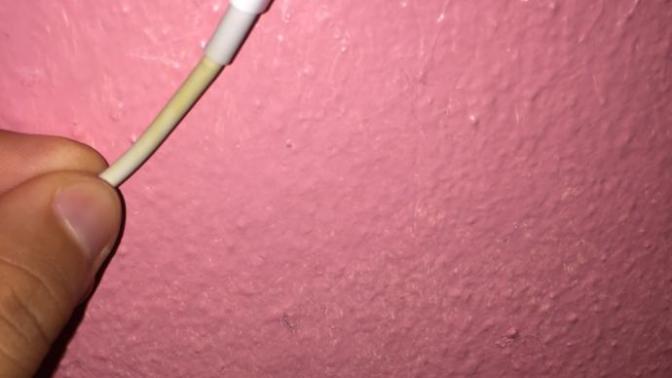 IPhone şarj kablosu böyle sararan var mı?
