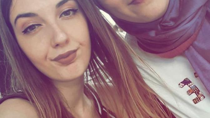 Acik sacli benim sizce yasim kac?