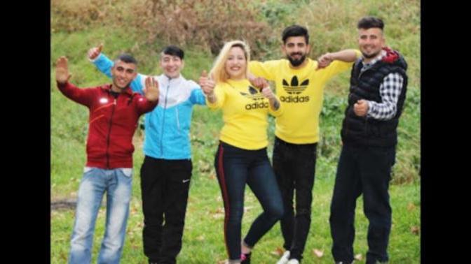 Günümüzün sokak giyimi olan bir çok kişide gördüğümüz 'ayan giyimi' moda sayılır mı?