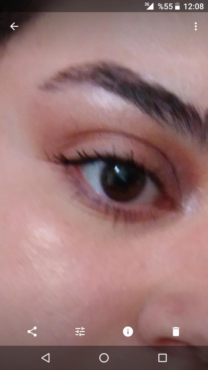 Badem göz mü değil mi?