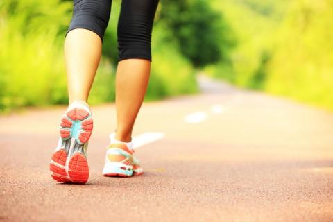 Rahat günlük bir spor ayakkabısı istiyorum, sizce hangisi daha iyi?