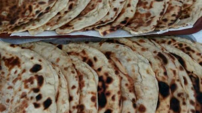 Gözleme yaptım patlıcanlı, sever misiniz?