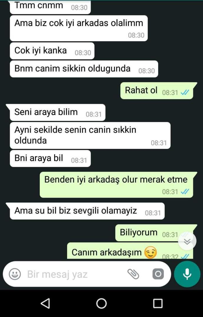 Kızlar siz daha iyi anlarsınız sizce bu kızın amacı nedir (Resimli) ?