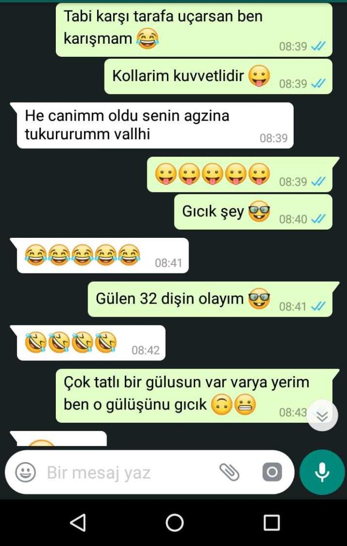 Kızlar siz daha iyi anlarsınız sizce bu kızın amacı nedir (Resimli) ?