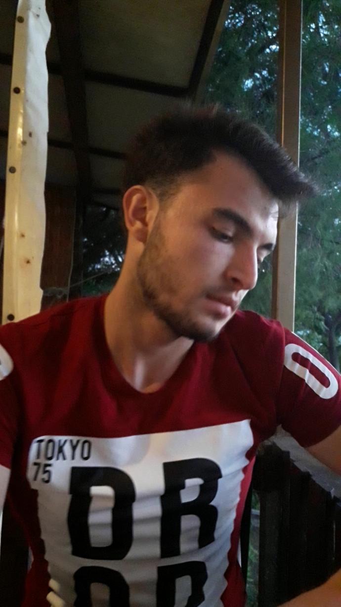 Bu çocuk kumral mı buğday tenli mi ne kendisi sorduruyor arkadaşlar ?