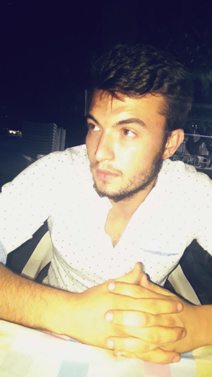 Bu çocuk kumral mı buğday tenli mi ne kendisi sorduruyor arkadaşlar ?