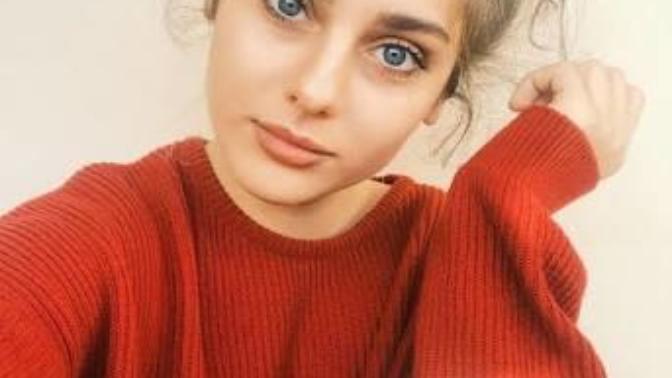 Giydiği yakışan kadın mı bir adım öndedir yoksa makyaj yapmayan doğal kadın mı?