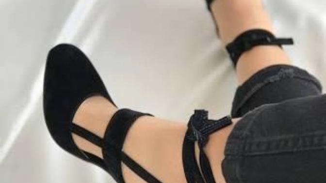 Üniversitede topuklu ayakkabı giyilir mi?