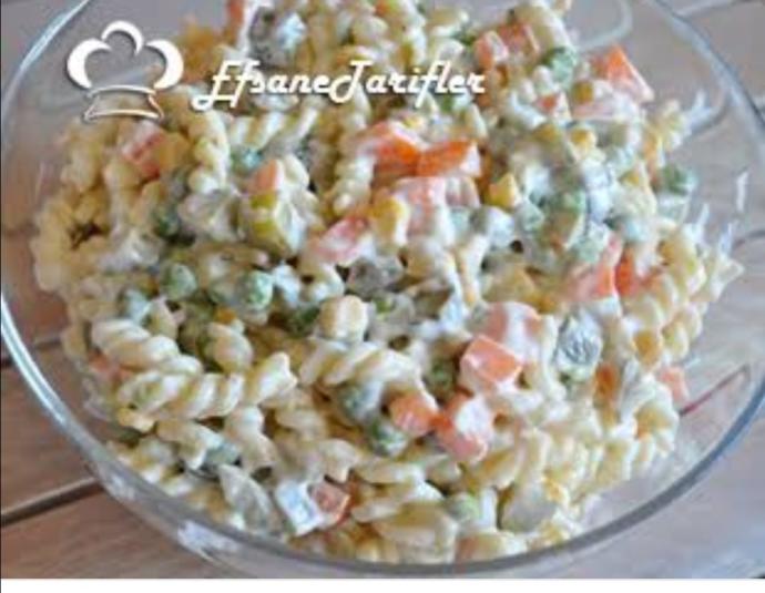 En cok Makarna salatasinimi sewersiniz yoksa yoğurtlu salçalı makarnayimi?