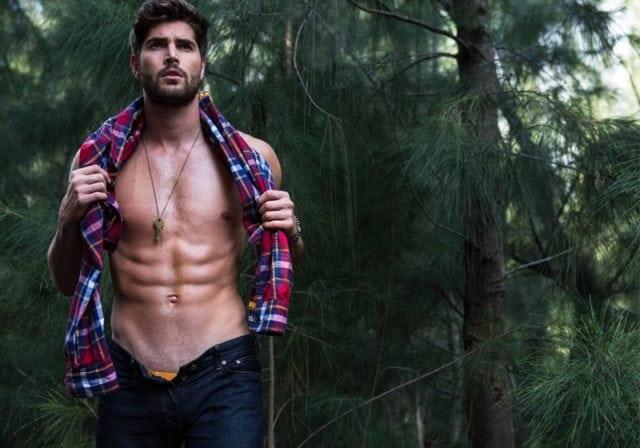 Dünyanın en seksi ateş parçası olan erkek modeli sizce hangisi?