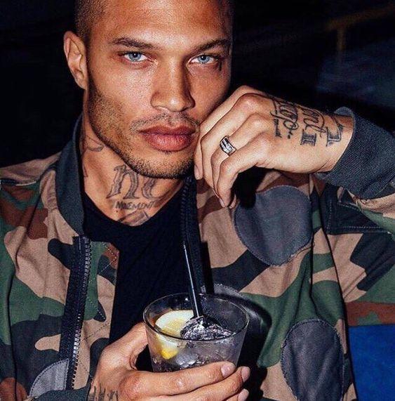 Dünyanın en seksi ateş parçası olan erkek modeli sizce hangisi?