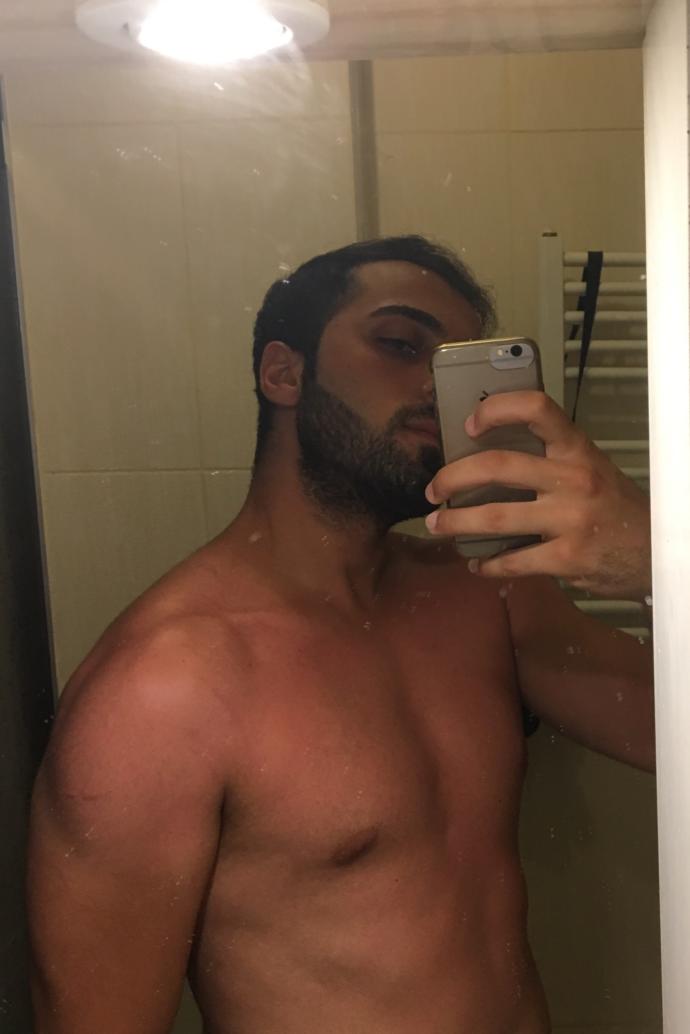 Dünyanın en seksi ateş parçası olan erkek modeli sizce hangisi?