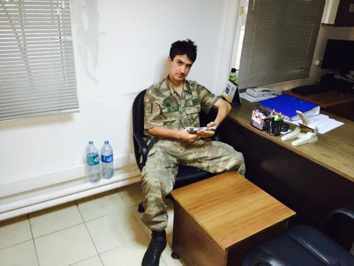 Sahil güvenlik askerleri sizce de çok çekici degiller mi?