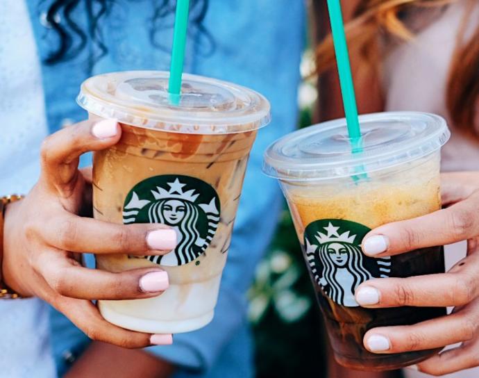 Elinde Starbucks kahvesiyle dolaşan karşı cins, istediğini daha mı kolay tavlar?