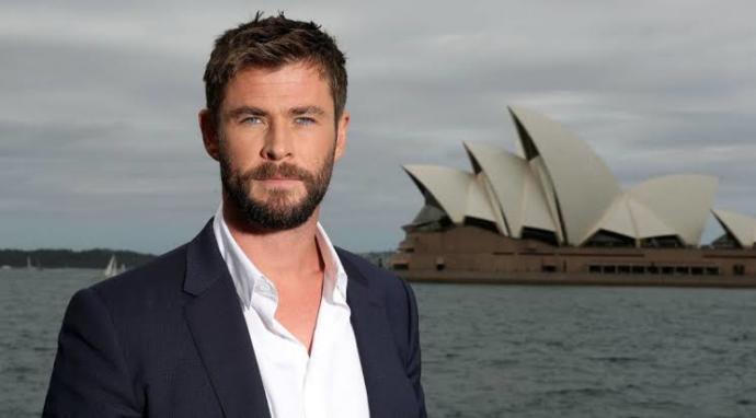 Kıvanç Tatlıtuğ mu? Chris Hemsworth mü?
