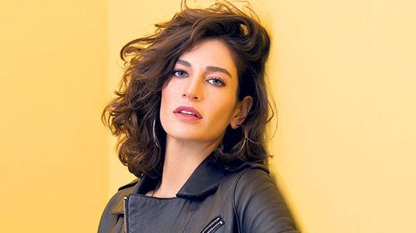 Berrak Tüzünataç uzun saçlı mı daha güzel yoksa kısa saçlı mı?