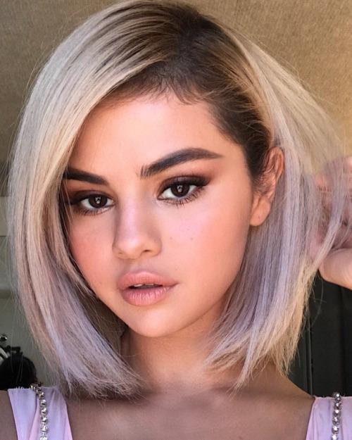 Selena Gomez'in hangi saç rengi daha güzel sizce?