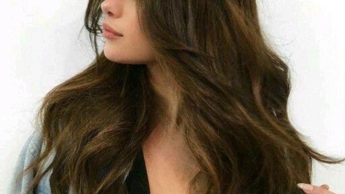 Selena Gomez'in hangi saç rengi daha güzel sizce?