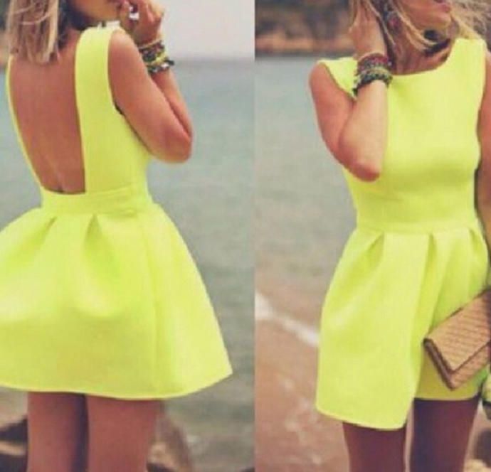 Sırt dekolteli elbiseler nasıl 👗?