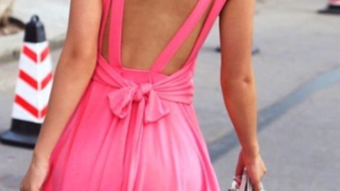 Sırt dekolteli elbiseler nasıl 👗?