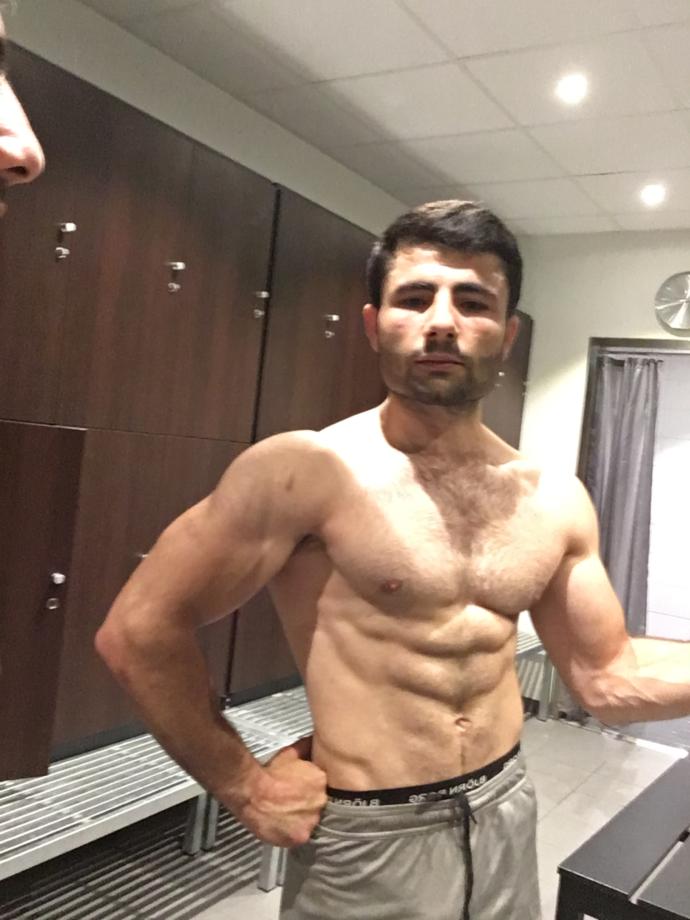 Spor yapan erkek mi yapmayan mi Peki fotografa bakinca fikriniz ne