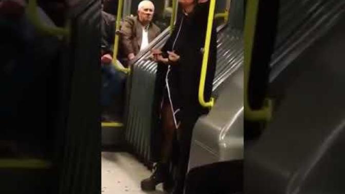 İzleyeceğiniz videoda ki kız benim sevgilim. Sizcede cok tatlı değil mi?