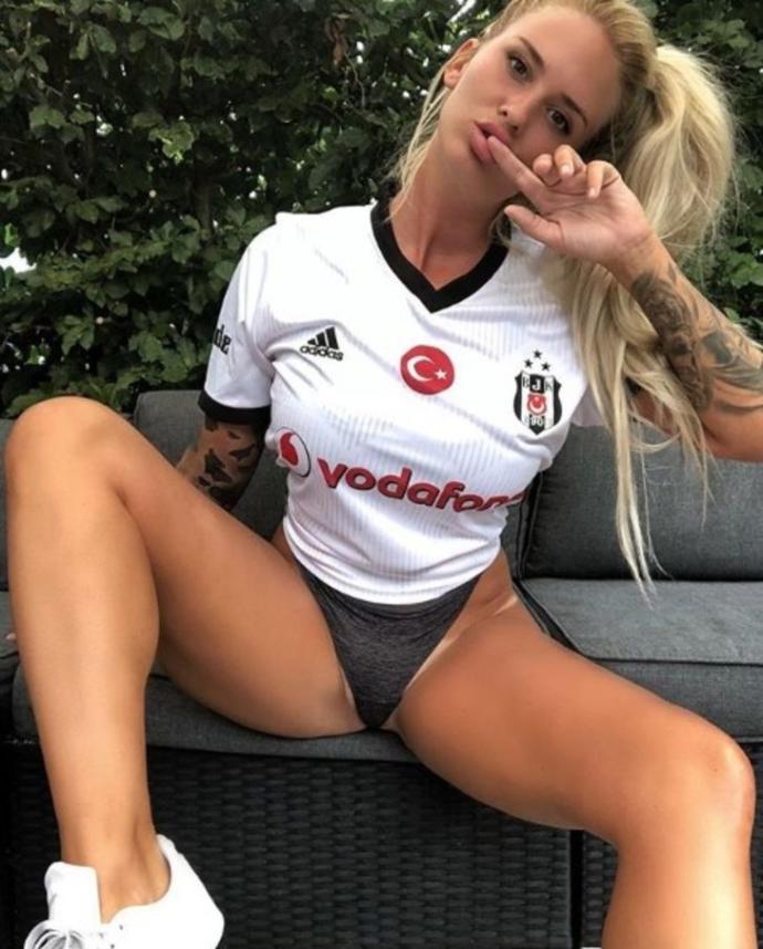 Beşiktaş taraftarını ayağa kaldıran manken ''Natasha Thomsen'' hakkında ne düşünüyorsunuz?